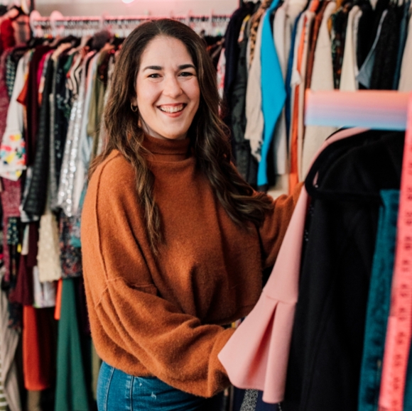 Meet your Posher, Jillian - Picture 5 of 5